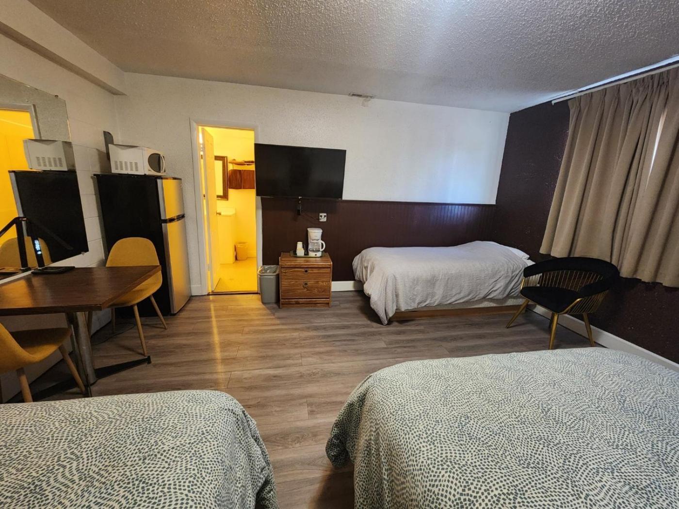 Centennial Motel Kindersley Zewnętrze zdjęcie