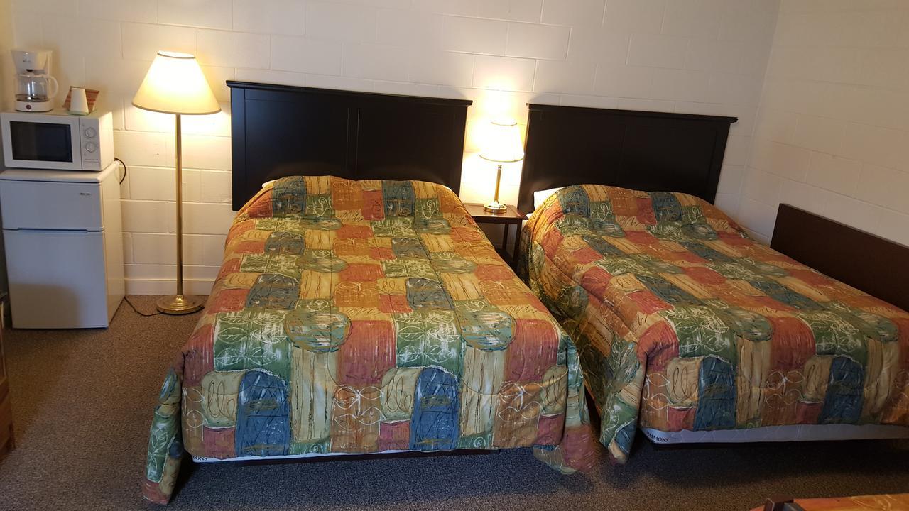 Centennial Motel Kindersley Zewnętrze zdjęcie